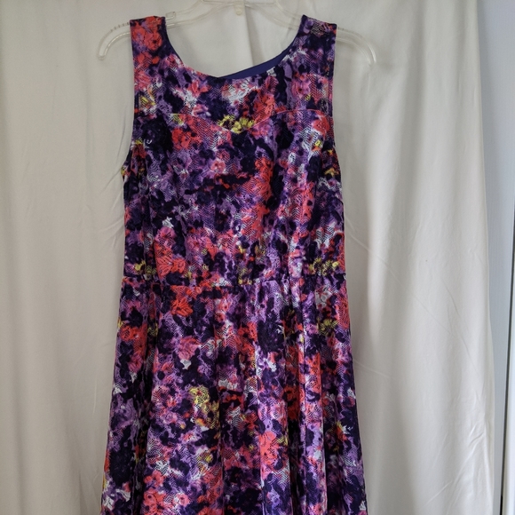 Dress - Picture 2 of 3